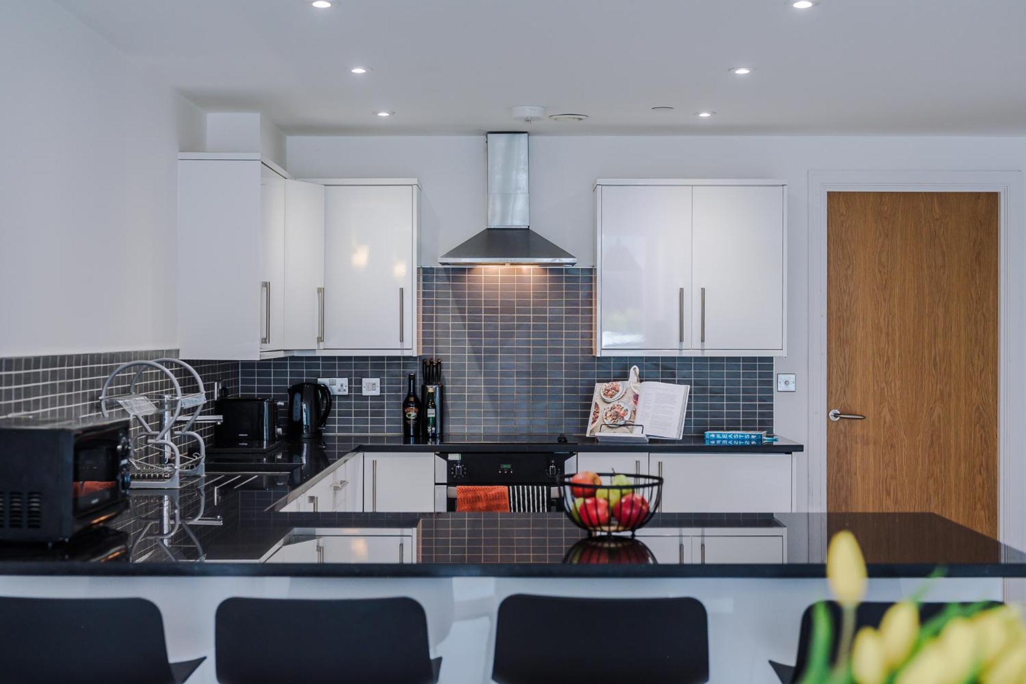 The Railway Pass The Keys Modern 2-Bed Apartment In Central Altrincham Bagian luar foto