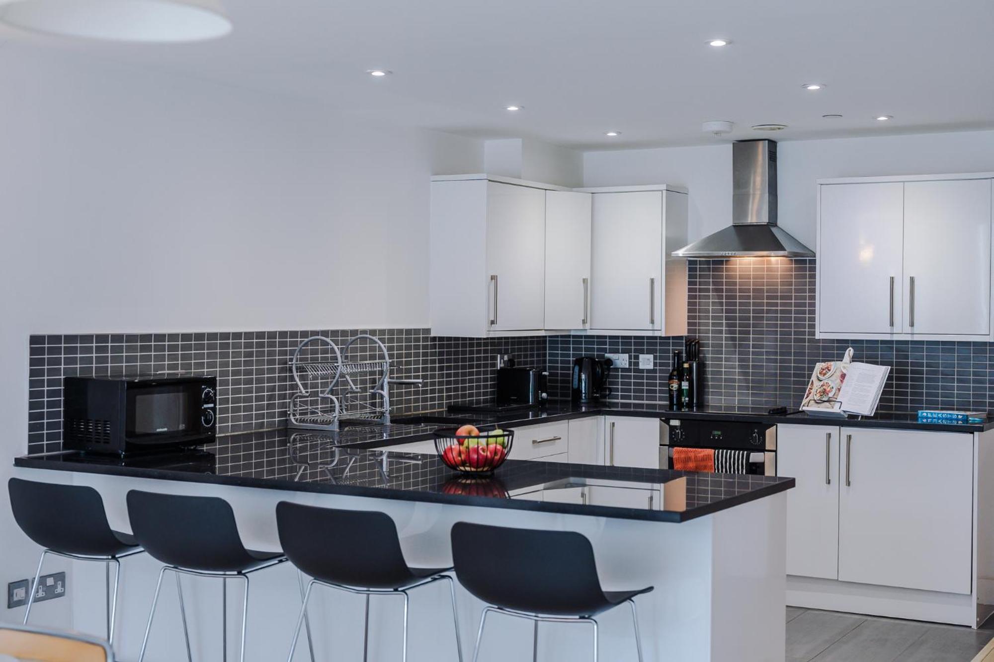 The Railway Pass The Keys Modern 2-Bed Apartment In Central Altrincham Bagian luar foto